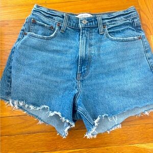 Abercrombie 90s Relaxed High waisted Shorts